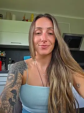 Snapshot of NicoleKaiser chatting on 06-01-26, 10:39 NicoleKaiser online show from 06-01-26, 10:39