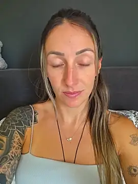 Snapshot of NicoleKaiser chatting on 06-12-26, 10:03 NicoleKaiser online show from 06-12-26, 10:03