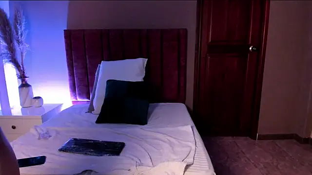 AnnieBlluee online show from 05-01-26, 12:54