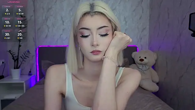 Snapshot of kittysocutie chatting on 05-24-26, 12:04 kittysocutie online show from 05-24-26, 12:04