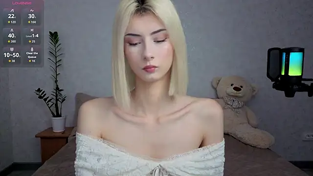 Snapshot of kittysocutie chatting on 06-10-26, 12:33 kittysocutie online show from 06-10-26, 12:33