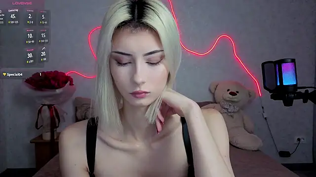 Snapshot of kittysocutie chatting on 06-24-26, 01:26 kittysocutie online show from 06-24-26, 01:26