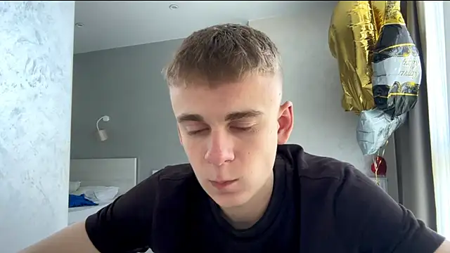 Snapshot of SoloFury chatting on 06-21-26, 01:46 SoloFury online show from 06-21-26, 01:46
