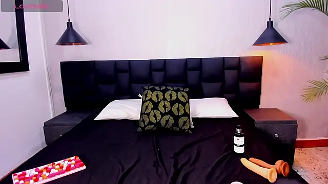 Snapshot of Zoee_Miller_ chatting on 03-25-26, 01:50 Zoee Miller online show from 03-25-26, 01:50