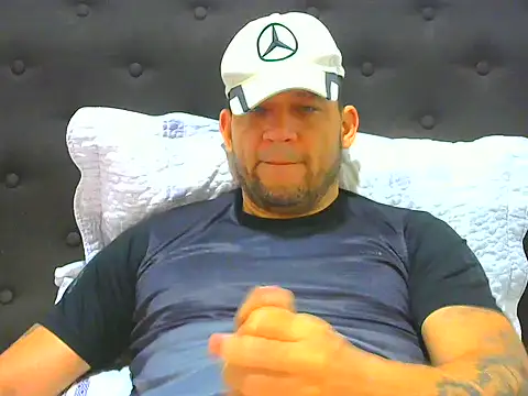 Snapshot of altenori chatting on 06-12-26, 11:53 altenori online show from 06-12-26, 11:53