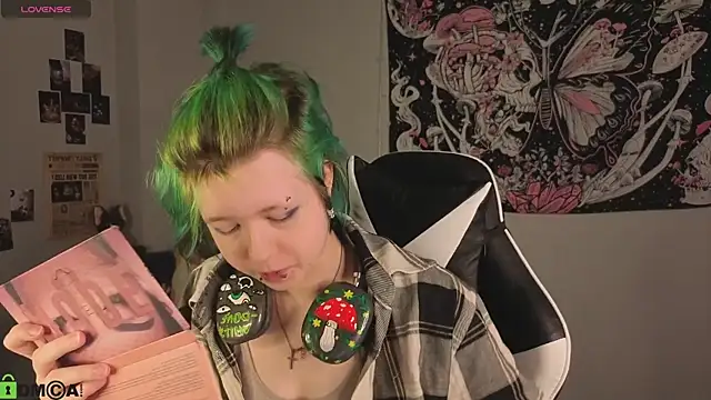 LittleKittenStar online show from 04-24-26, 03:31