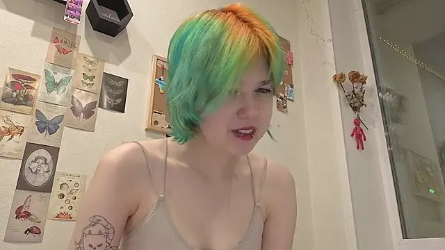 Snapshot of LittleKittenStar chatting on 06-03-26, 08:03 LittleKittenStar online show from 06-03-26, 08:03
