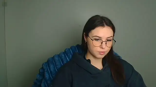 Snapshot of Nika_nik_a chatting on 03-21-26, 06:18 Nika nik a online show from 03-21-26, 06:18