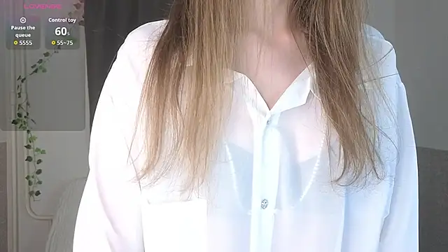 Snapshot of Emily_Nelsonn chatting on 06-23-26, 04:05 Emily Nelsonn online show from 06-23-26, 04:05