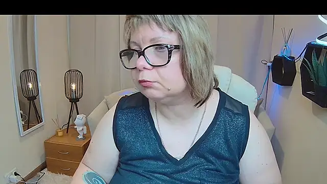 Snapshot of BonnnyBoobsy chatting on 05-17-26, 12:23 BonnnyBoobsy online show from 05-17-26, 12:23