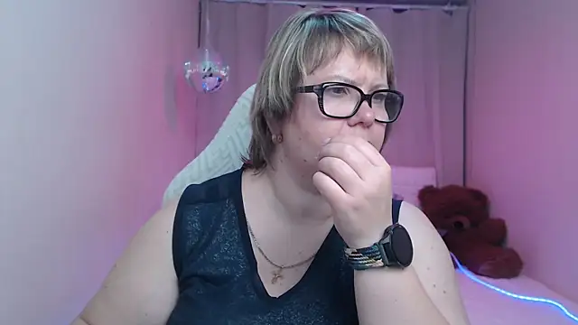 Snapshot of BonnnyBoobsy chatting on 05-19-26, 06:58 BonnnyBoobsy online show from 05-19-26, 06:58