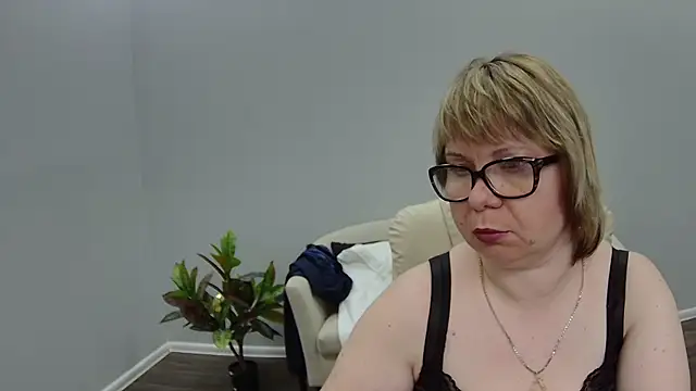 Snapshot of BonnnyBoobsy chatting on 07-18-26, 06:34 BonnnyBoobsy online show from 07-18-26, 06:34