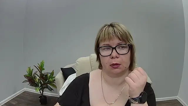 Snapshot of BonnnyBoobsy chatting on 07-22-26, 06:00 BonnnyBoobsy online show from 07-22-26, 06:00