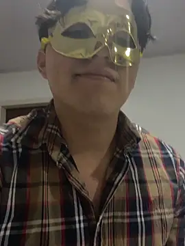 jovenguapo31 online show from 03-18-26, 04:32