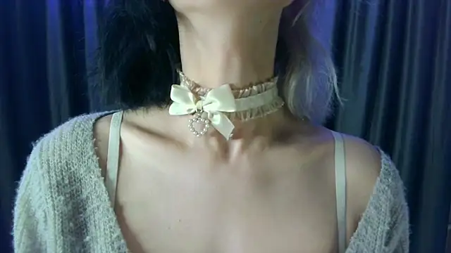 Snapshot of Layla_Muur chatting on 05-10-26, 05:29 Layla Muur online show from 05-10-26, 05:29
