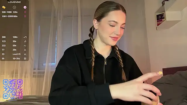 1Kellynaive online show from 04-05-26, 04:04