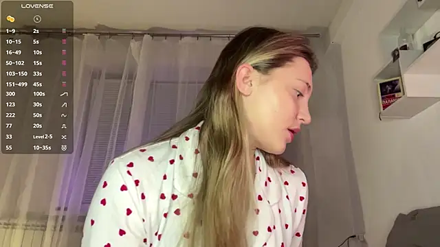 1Kellynaive online show from 04-19-26, 07:27