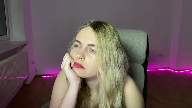 Snapshot of EvaKraz chatting on 04-05-26, 07:00 EvaKraz online show from 04-05-26, 07:00