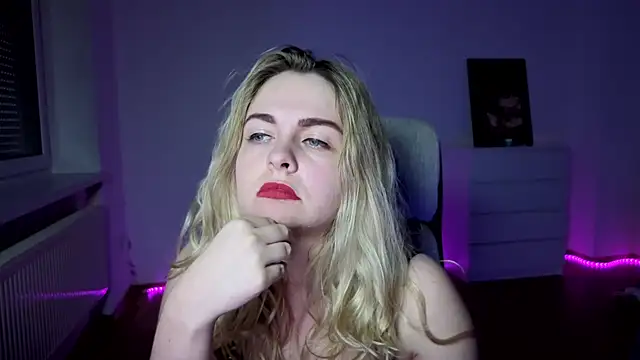 Snapshot of EvaKraz chatting on 04-19-26, 06:10 EvaKraz online show from 04-19-26, 06:10
