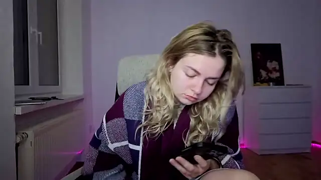 Snapshot of EvaKraz chatting on 05-21-26, 03:24 EvaKraz online show from 05-21-26, 03:24