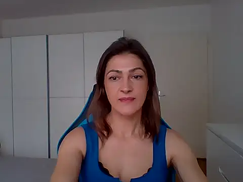 Snapshot of EVERLYY chatting on 03-23-26, 07:45 EVERLYY online show from 03-23-26, 07:45