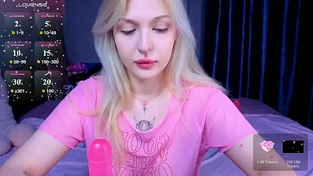 Snapshot of BlondieSummer chatting on 06-20-26, 05:38 BlondieSummer online show from 06-20-26, 05:38