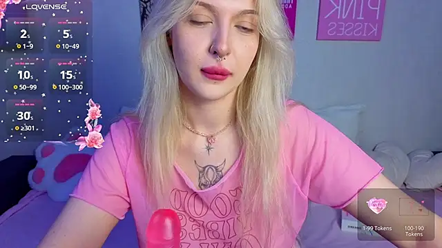 Snapshot of BlondieSummer chatting on 07-25-26, 04:15 BlondieSummer online show from 07-25-26, 04:15