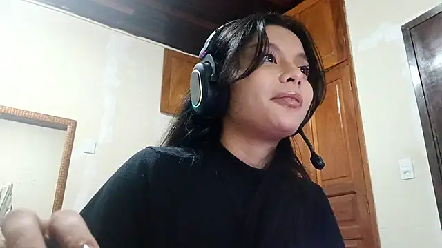 Snapshot of SherronAlicea chatting on 03-21-26, 06:33 SherronAlicea online show from 03-21-26, 06:33