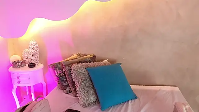 BellaRouxxx online show from 05-09-26, 12:32