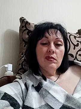 Snapshot of HelgaDennis chatting on 05-17-26, 06:37 HelgaDennis online show from 05-17-26, 06:37