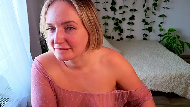 Snapshot of MonikFoxi chatting on 07-04-26, 04:29 MonikFoxi online show from 07-04-26, 04:29
