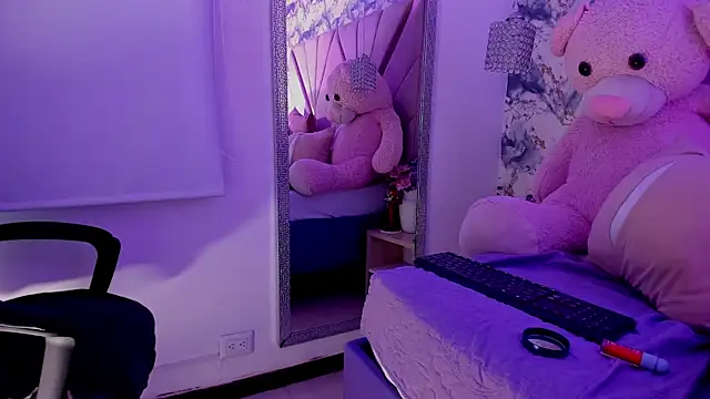 Snapshot of mia_rouxx1 chatting on 07-28-26, 11:17 mia rouxx1 online show from 07-28-26, 11:17
