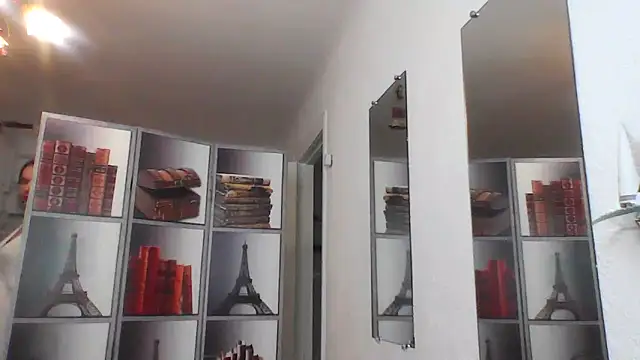 Selena Moo online show from 06-18-26, 07:52