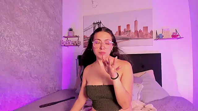 Snapshot of SofiaLujan_ chatting on 06-18-26, 11:53 SofiaLujan online show from 06-18-26, 11:53