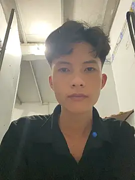 Nguyencuong1999 online show from 04-10-26, 07:46