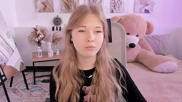 Snapshot of LunasFrost chatting on 04-08-26, 08:14 LunasFrost online show from 04-08-26, 08:14