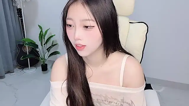 Yukiy8877 online show from 04-02-26, 09:56