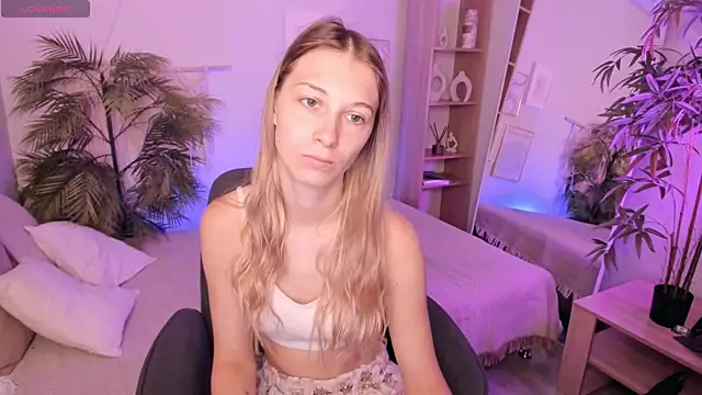 LauraPurr online show from 06-13-26, 08:12
