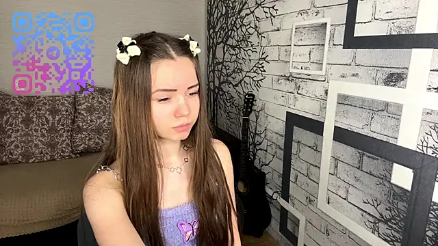 Snapshot of ElmiraDabato chatting on 04-28-26, 11:37 ElmiraDabato online show from 04-28-26, 11:37