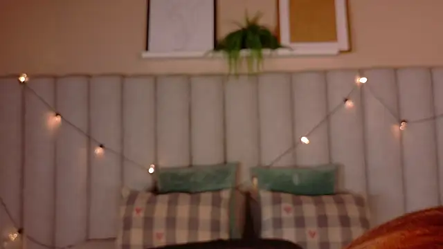 Snapshot of StarrMoon__ chatting on 04-03-26, 03:04 StarrMoon online show from 04-03-26, 03:04