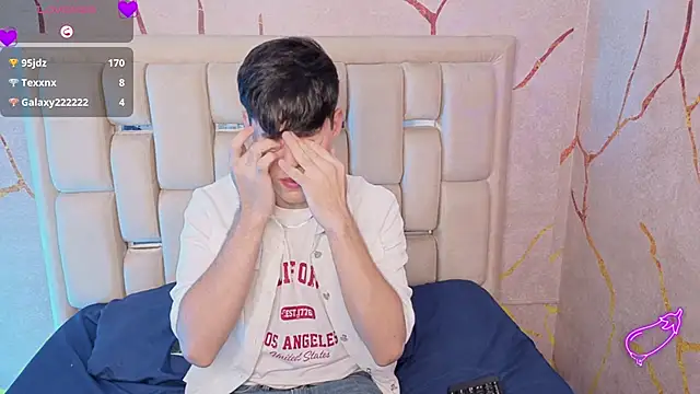 Snapshot of Tom_Parker_ chatting on 06-19-26, 10:24 Tom Parker online show from 06-19-26, 10:24