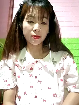 AmyLinee01 online show from 04-30-26, 05:41