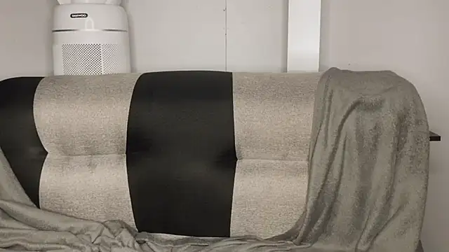 PrettyRed23 online show from 04-22-26, 05:58