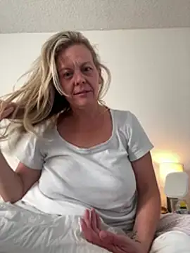 Snapshot of GwenWilde31 chatting on 05-29-26, 01:31 GwenWilde31 online show from 05-29-26, 01:31