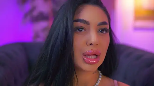 LatinaMorene online show from 04-18-26, 07:07
