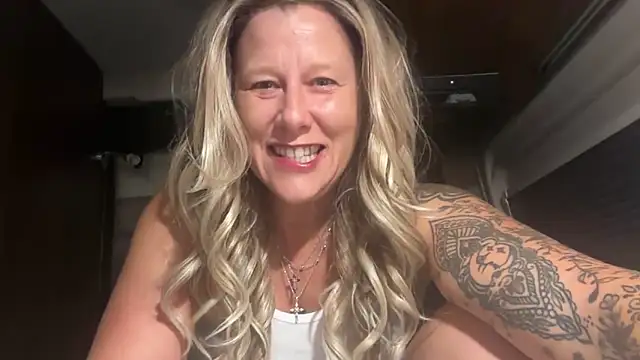 Snapshot of lillysworld chatting on 04-19-26, 02:55 lillysworld online show from 04-19-26, 02:55