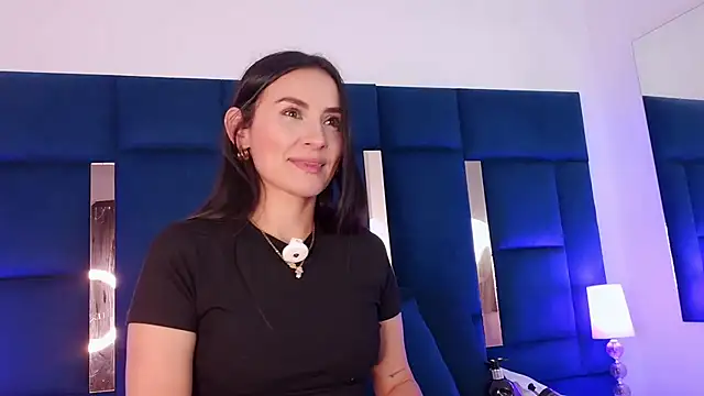 velvetlunaa  online show from 06-06-26, 02:11