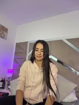 velvetlunaa  online show from 06-10-26, 01:32