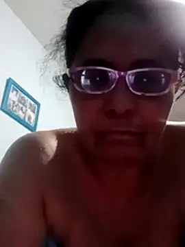 Snapshot of sexymomsn chatting on 05-21-26, 10:28 sexymomsn online show from 05-21-26, 10:28