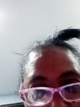 Snapshot of sexymomsn chatting on 05-28-26, 01:36 sexymomsn online show from 05-28-26, 01:36